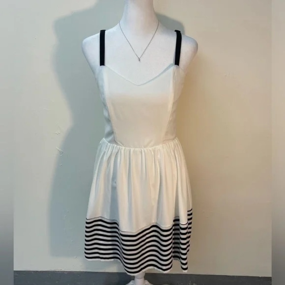 Aina Be black and white dress - Size small